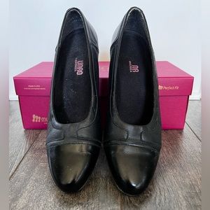 Women’s Munro American Jillian Black Kid/Black Patent, Size 10 1/2.